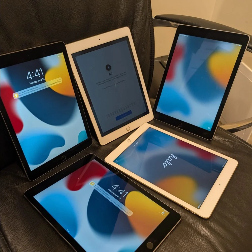 Apple iPad Full-Size Tablets Black and White